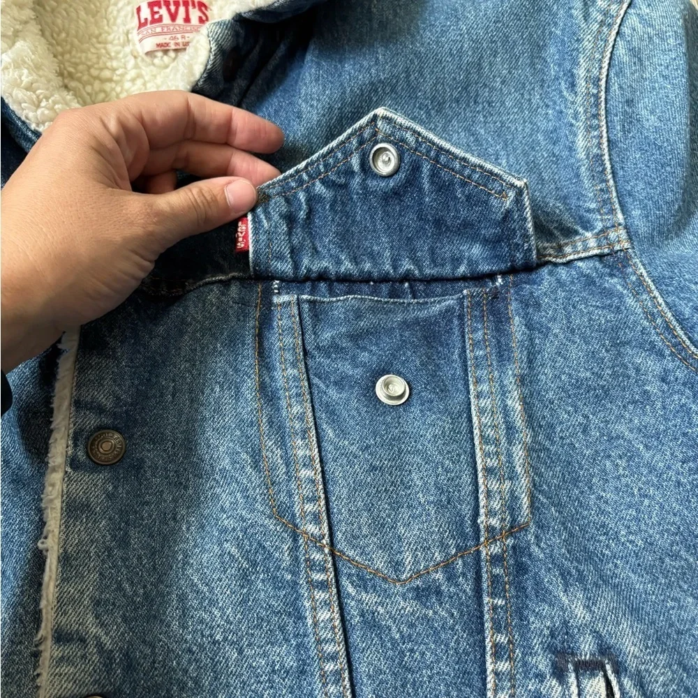 Vintage Levi’s 46R Sherpa-Lined Jean Jacket – Classic & Cozy